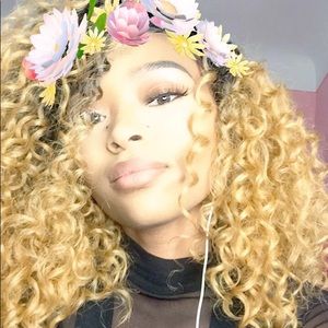 Meet your Posher, Alexis